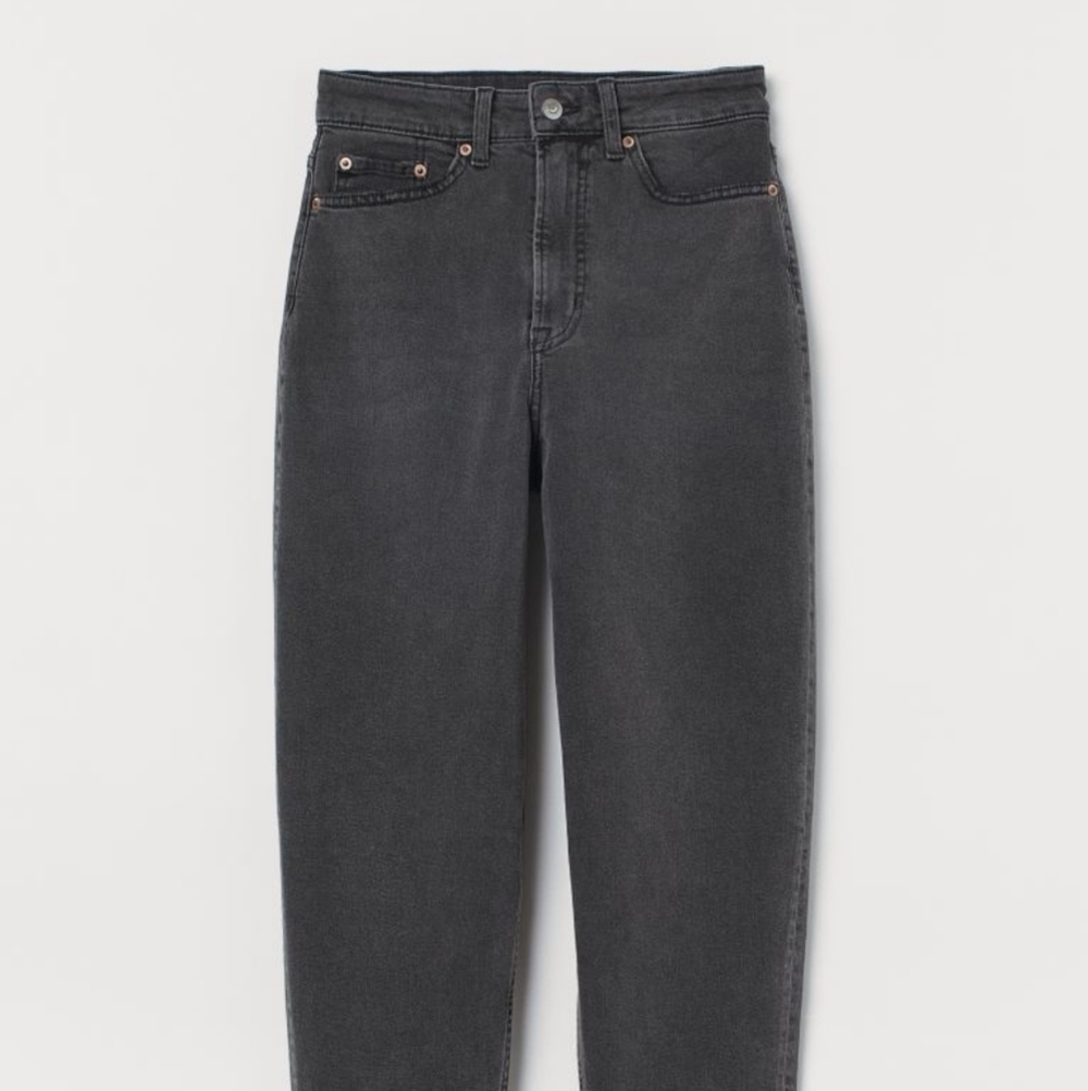 BNWT High Rise Mom Fit Jeans 🥰